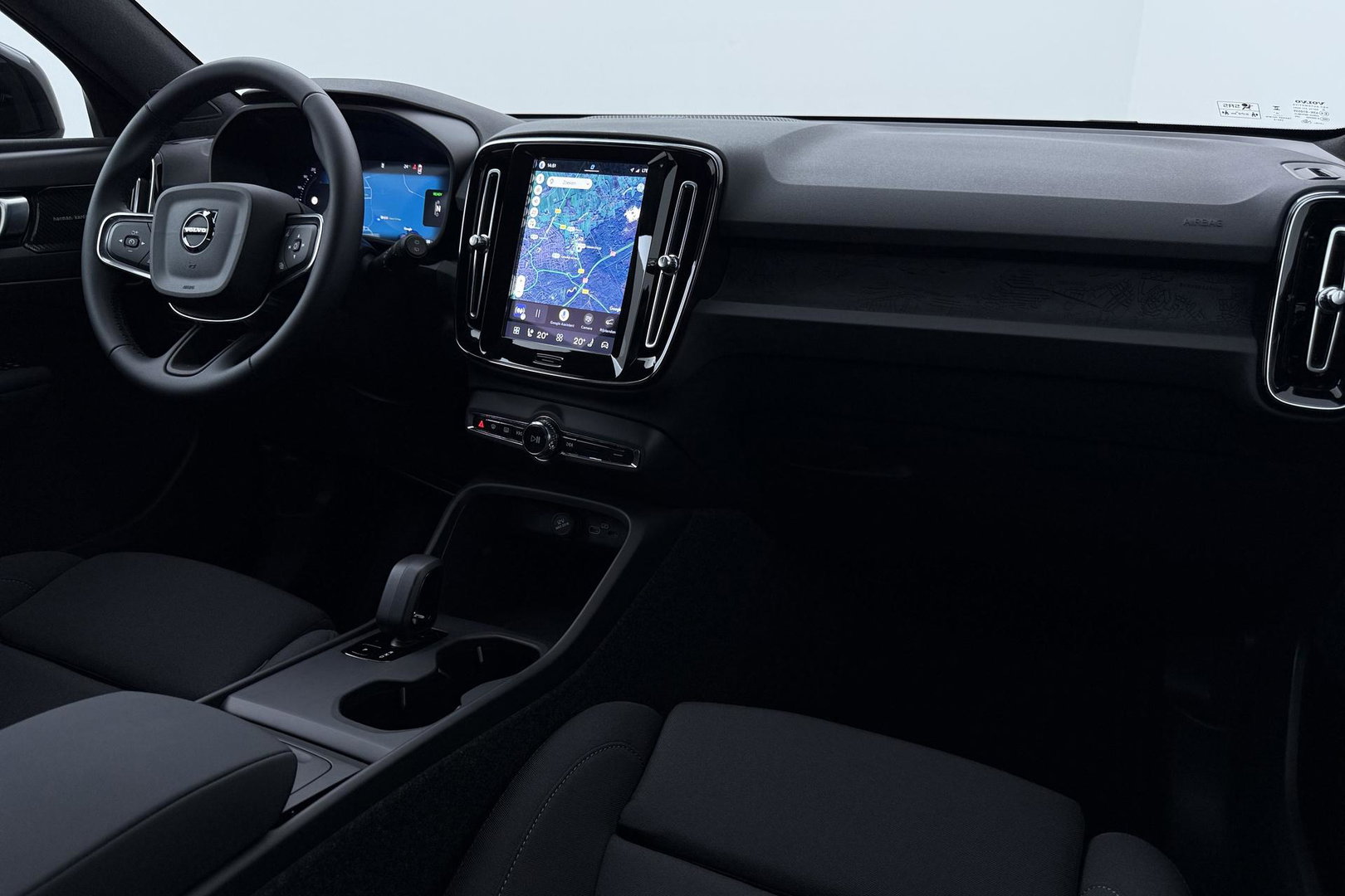 Volvo EX40 Twin Motor Plus Black Edition 82 kWh | 409 PK! | AWD | 360° Camera | Harman/Kardon | Stoel+Stuurverwarming | ACC
