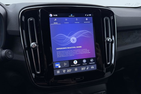 Volvo EX40 Twin Motor Plus Black Edition 82 kWh | 409 PK! | AWD | 360° Camera | Harman/Kardon | Stoel+Stuurverwarming | ACC