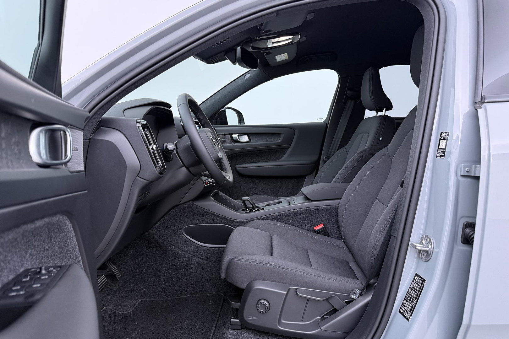 Volvo EX40 Twin Motor Plus Black Edition 82 kWh | 409 PK! | AWD | 360° Camera | Harman/Kardon | Stoel+Stuurverwarming | ACC