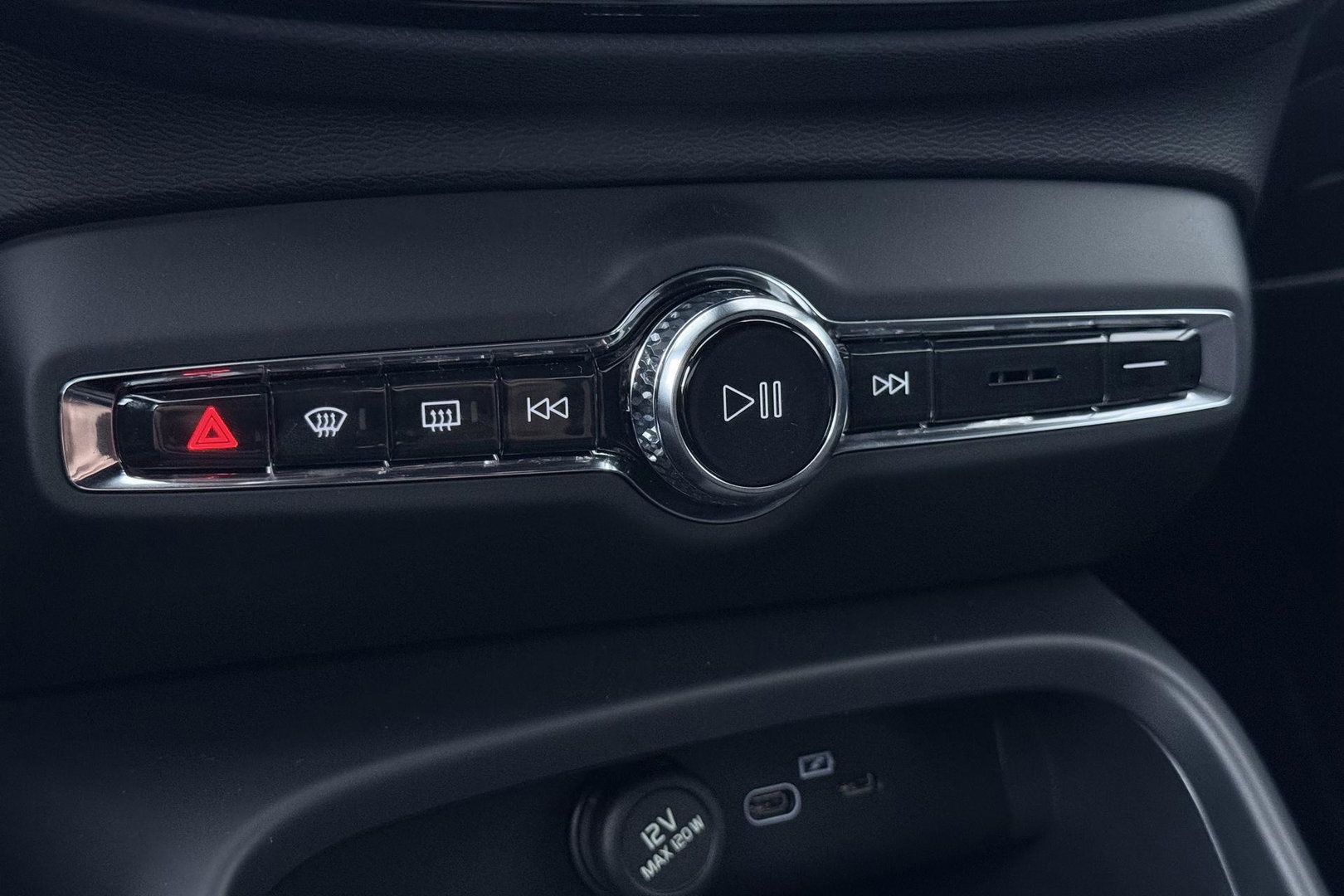 Volvo EX40 Twin Motor Plus Black Edition 82 kWh | 409 PK! | AWD | 360° Camera | Harman/Kardon | Stoel+Stuurverwarming | ACC