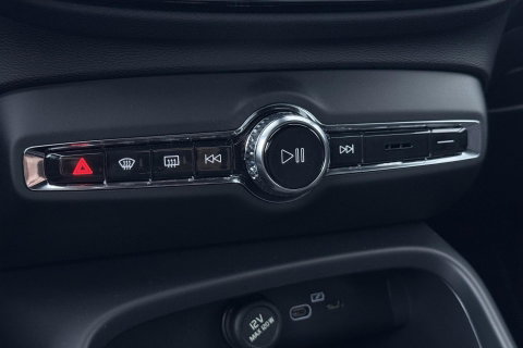 Volvo EX40 Twin Motor Plus Black Edition 82 kWh | 409 PK! | AWD | 360° Camera | Harman/Kardon | Stoel+Stuurverwarming | ACC