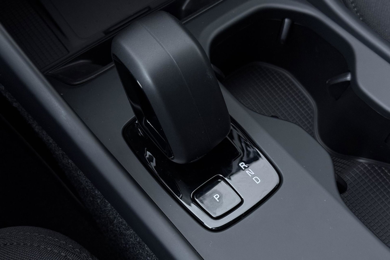 Volvo EX40 Twin Motor Plus Black Edition 82 kWh | 409 PK! | AWD | 360° Camera | Harman/Kardon | Stoel+Stuurverwarming | ACC