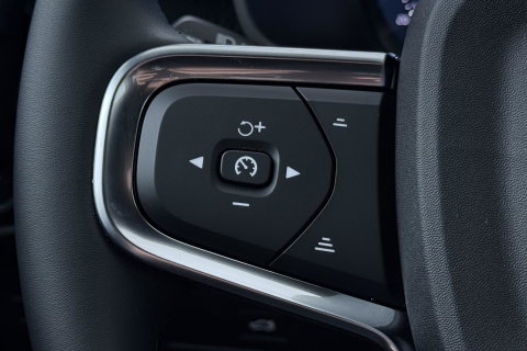 Volvo EX40 Twin Motor Plus Black Edition 82 kWh | 409 PK! | AWD | 360° Camera | Harman/Kardon | Stoel+Stuurverwarming | ACC