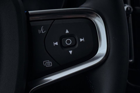 Volvo EX40 Twin Motor Plus Black Edition 82 kWh | 409 PK! | AWD | 360° Camera | Harman/Kardon | Stoel+Stuurverwarming | ACC