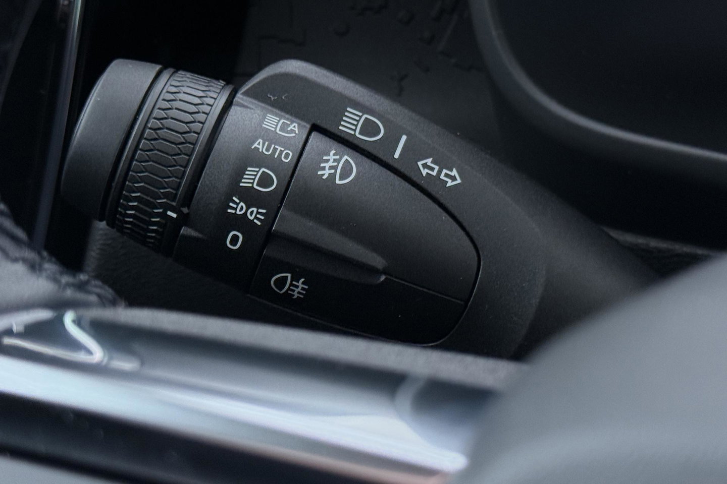 Volvo EX40 Twin Motor Plus Black Edition 82 kWh | 409 PK! | AWD | 360° Camera | Harman/Kardon | Stoel+Stuurverwarming | ACC
