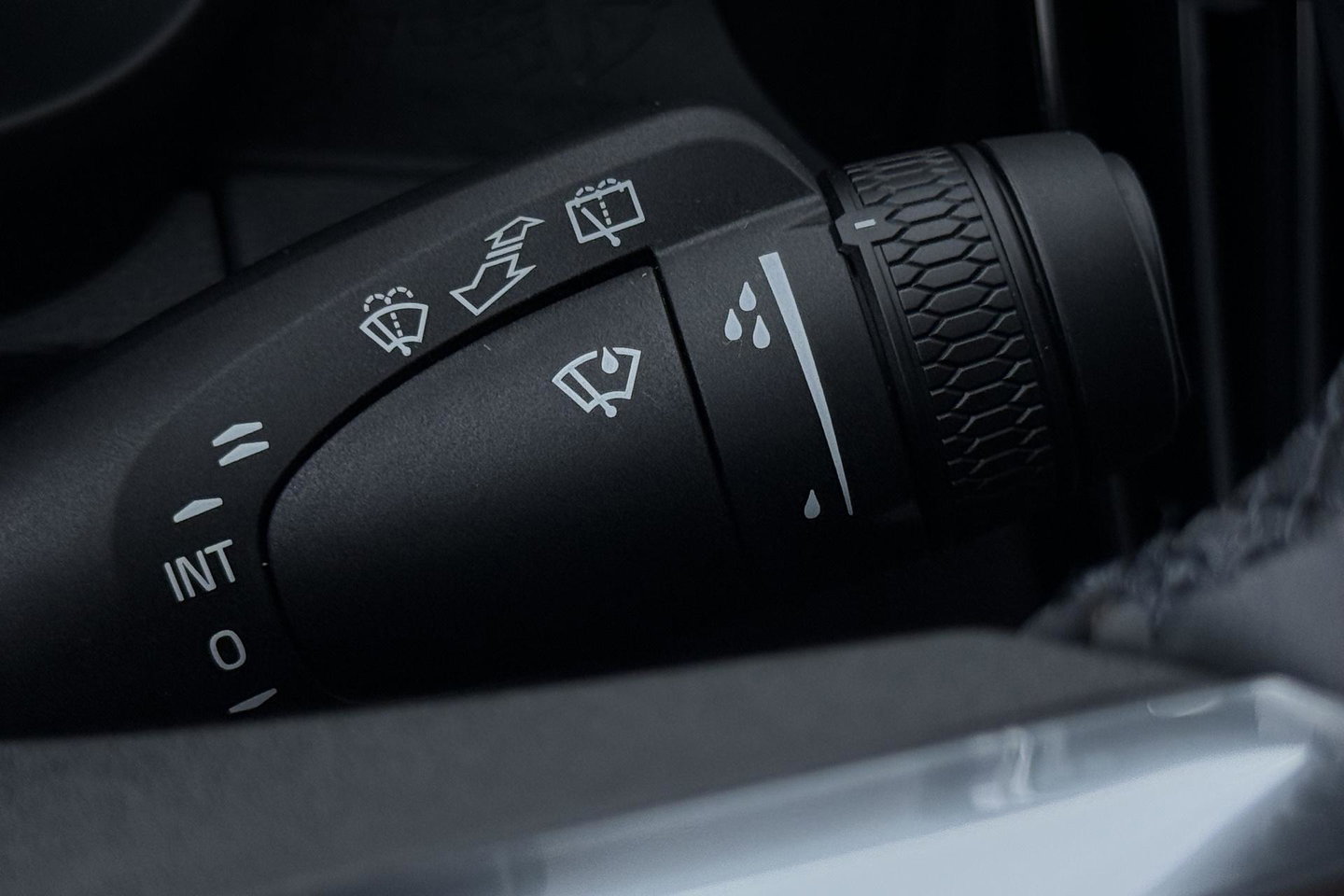 Volvo EX40 Twin Motor Plus Black Edition 82 kWh | 409 PK! | AWD | 360° Camera | Harman/Kardon | Stoel+Stuurverwarming | ACC