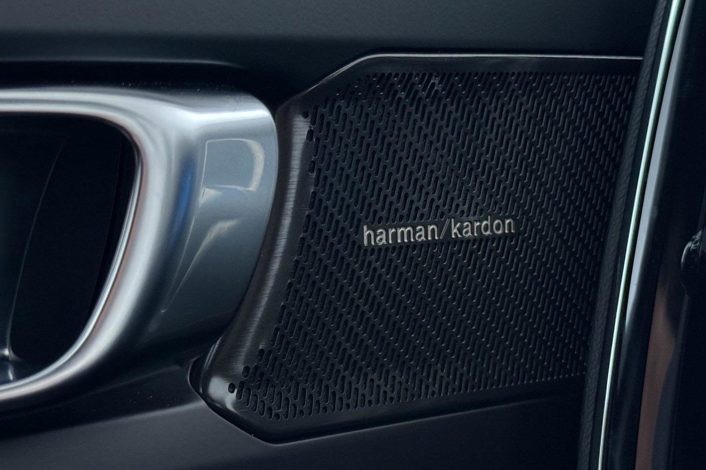 Volvo EX40 Twin Motor Plus Black Edition 82 kWh | 409 PK! | AWD | 360° Camera | Harman/Kardon | Stoel+Stuurverwarming | ACC