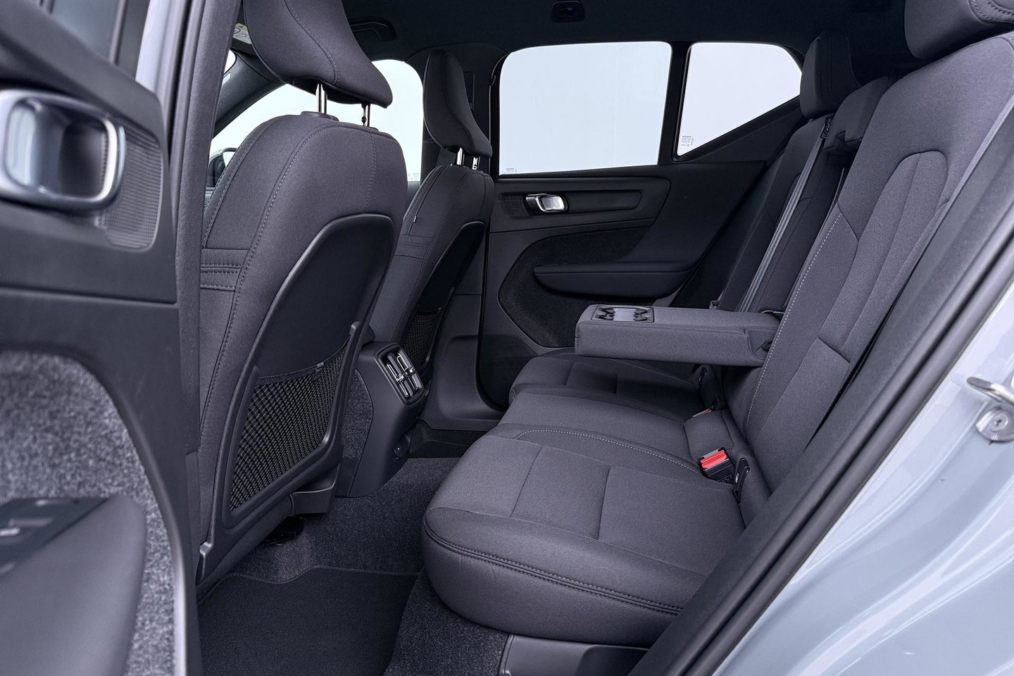 Volvo EX40 Twin Motor Plus Black Edition 82 kWh | 409 PK! | AWD | 360° Camera | Harman/Kardon | Stoel+Stuurverwarming | ACC