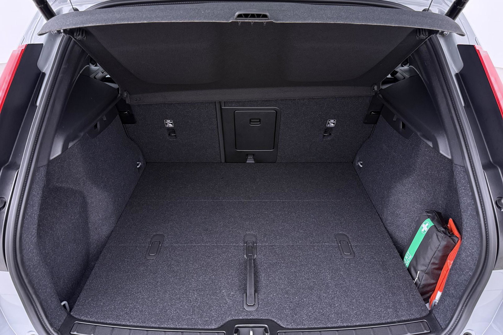 Volvo EX40 Twin Motor Plus Black Edition 82 kWh | 409 PK! | AWD | 360° Camera | Harman/Kardon | Stoel+Stuurverwarming | ACC