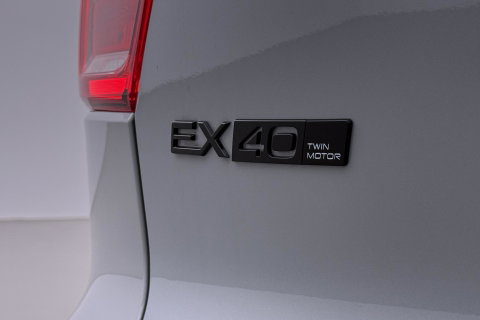 Volvo EX40 Twin Motor Plus Black Edition 82 kWh | 409 PK! | AWD | 360° Camera | Harman/Kardon | Stoel+Stuurverwarming | ACC