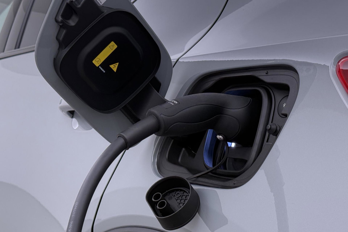 Volvo EX40 Twin Motor Plus Black Edition 82 kWh | 409 PK! | AWD | 360° Camera | Harman/Kardon | Stoel+Stuurverwarming | ACC