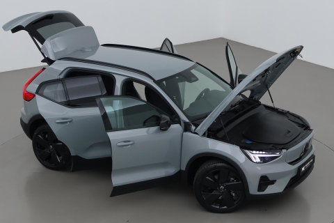 Volvo EX40 Twin Motor Plus Black Edition 82 kWh | 409 PK! | AWD | 360° Camera | Harman/Kardon | Stoel+Stuurverwarming | ACC
