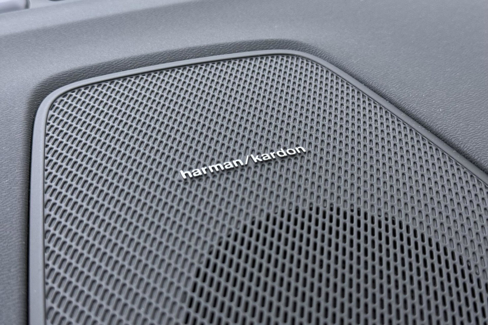Volvo XC60 T8 Plug-in hybrid Plus Dark | ACC | Harman/Kardon | Panoramadak | Head-Up | Memory | Stoelventilatie