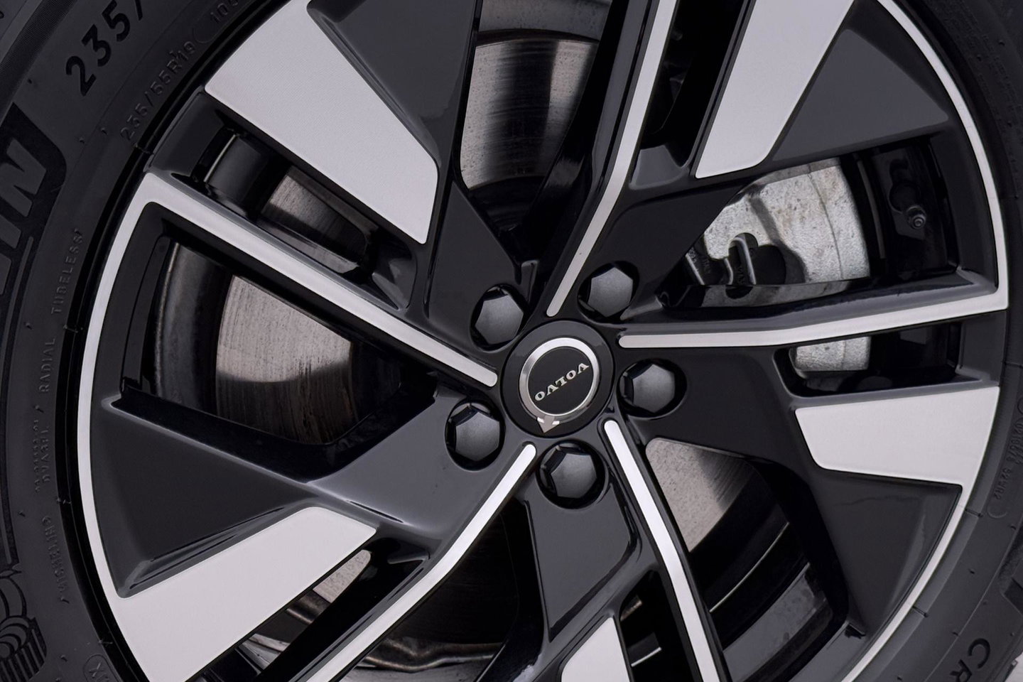 Volvo XC60 T8 Plug-in hybrid Plus Dark | ACC | Harman/Kardon | Panoramadak | Head-Up | Memory | Stoelventilatie
