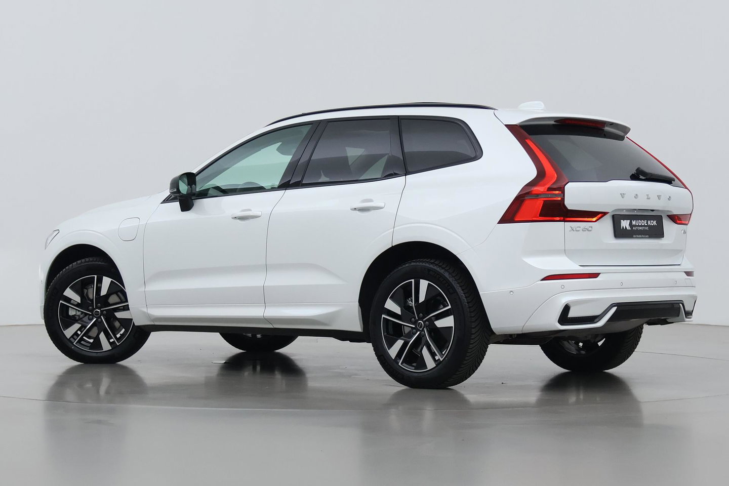 Volvo XC60 T8 Plug-in hybrid Plus Dark | ACC | Harman/Kardon | Panoramadak | Head-Up | Memory | Stoelventilatie