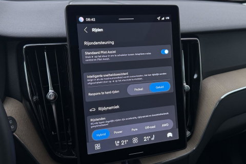 Volvo XC60 T8 Plug-in hybrid Plus Dark | ACC | Harman/Kardon | Panoramadak | Head-Up | Memory | Stoelventilatie