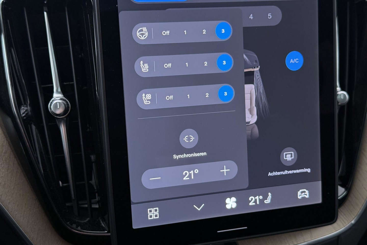 Volvo XC60 T8 Plug-in hybrid Plus Dark | ACC | Harman/Kardon | Panoramadak | Head-Up | Memory | Stoelventilatie