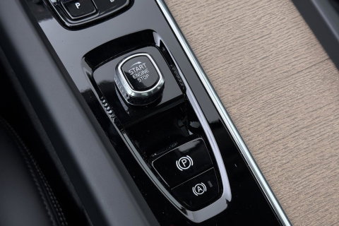 Volvo XC60 T8 Plug-in hybrid Plus Dark | ACC | Harman/Kardon | Panoramadak | Head-Up | Memory | Stoelventilatie