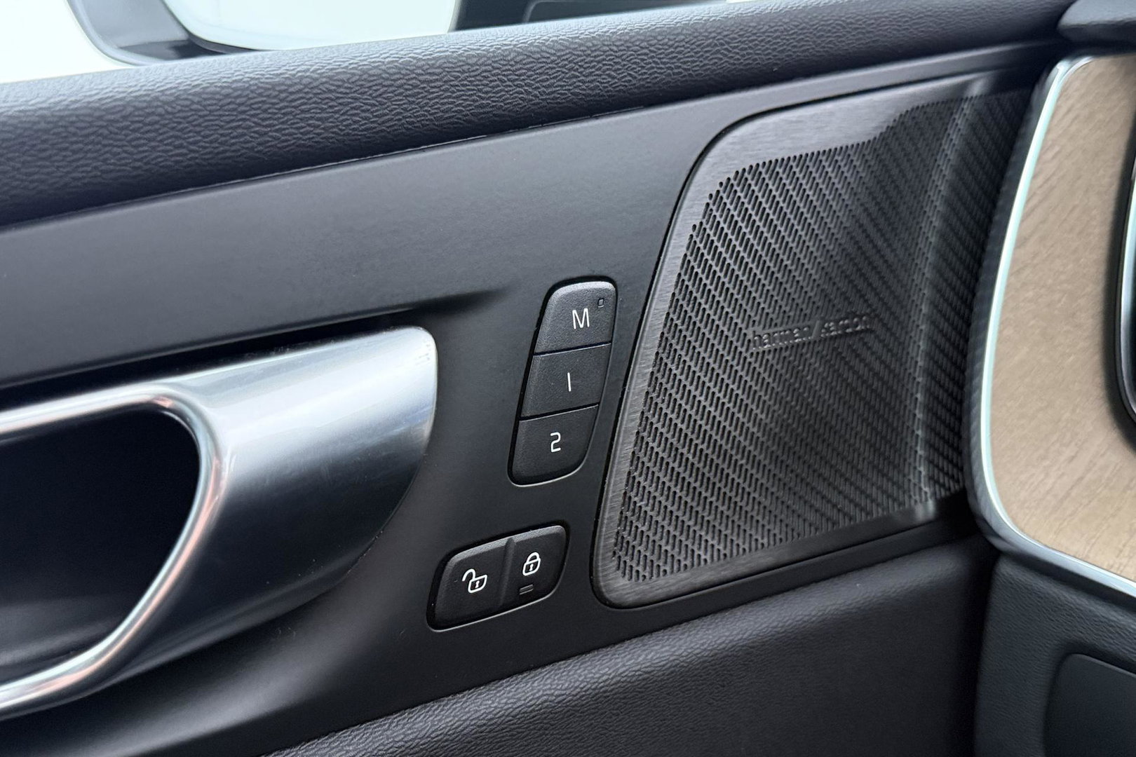 Volvo XC60 T8 Plug-in hybrid Plus Dark | ACC | Harman/Kardon | Panoramadak | Head-Up | Memory | Stoelventilatie