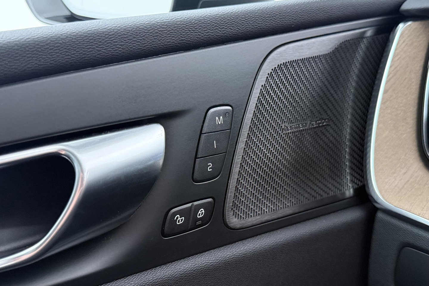 Volvo XC60 T8 Plug-in hybrid Plus Dark | ACC | Harman/Kardon | Panoramadak | Head-Up | Memory | Stoelventilatie