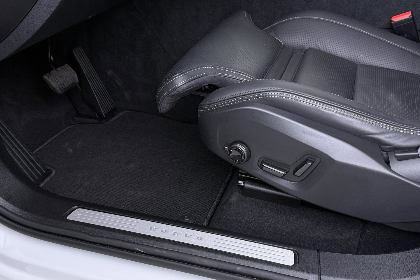 Volvo XC60 T8 Plug-in hybrid Plus Dark | ACC | Harman/Kardon | Panoramadak | Head-Up | Memory | Stoelventilatie