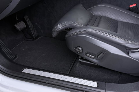 Volvo XC60 T8 Plug-in hybrid Plus Dark | ACC | Harman/Kardon | Panoramadak | Head-Up | Memory | Stoelventilatie