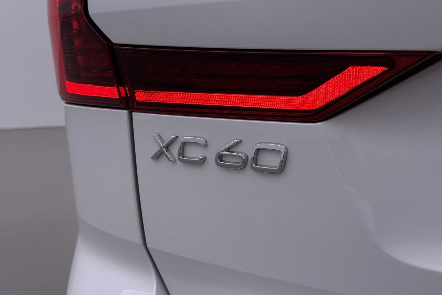 Volvo XC60 T8 Plug-in hybrid Plus Dark | ACC | Harman/Kardon | Panoramadak | Head-Up | Memory | Stoelventilatie
