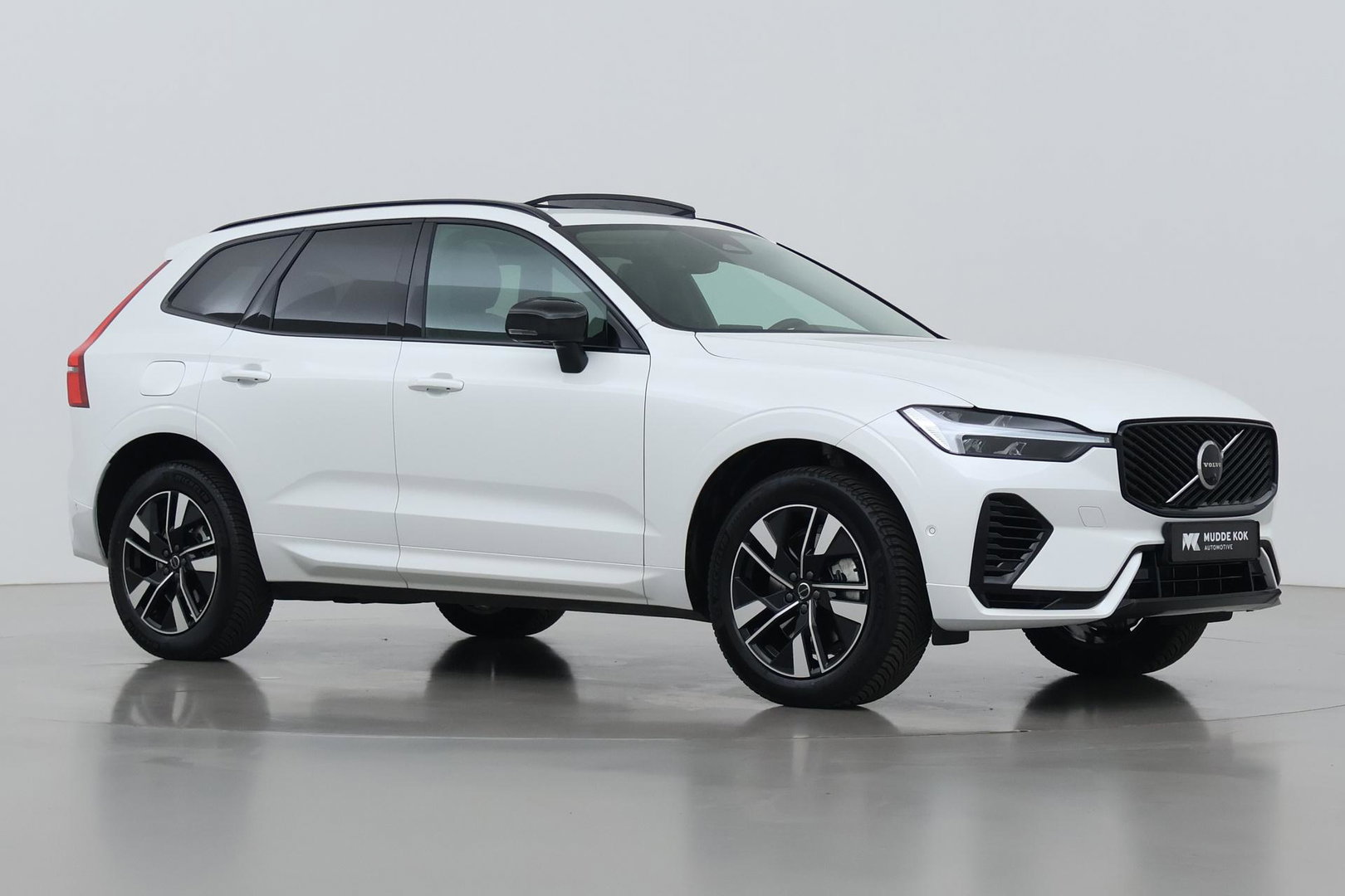 Volvo XC60 T8 Plug-in hybrid Plus Dark | ACC | Harman/Kardon | Panoramadak | Head-Up | Memory | Stoelventilatie