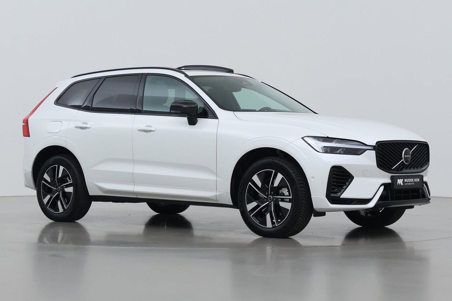 Volvo XC60 T8 Plug-in hybrid Plus Dark | ACC | Harman/Kardon | Panoramadak | Head-Up | Memory | Stoelventilatie