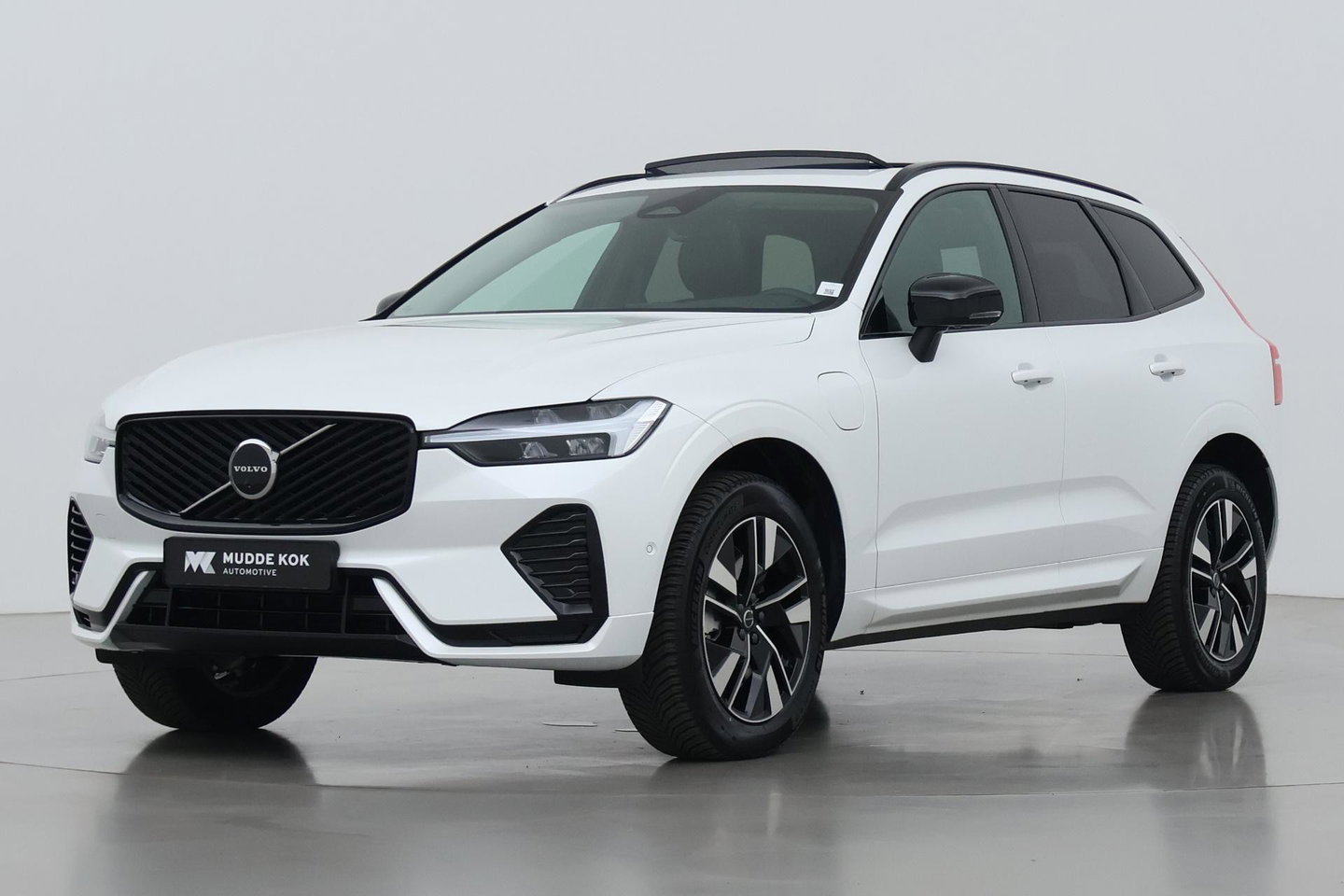 Volvo XC60 T8 Plug-in hybrid Plus Dark | ACC | Harman/Kardon | Panoramadak | Head-Up | Memory | Stoelventilatie