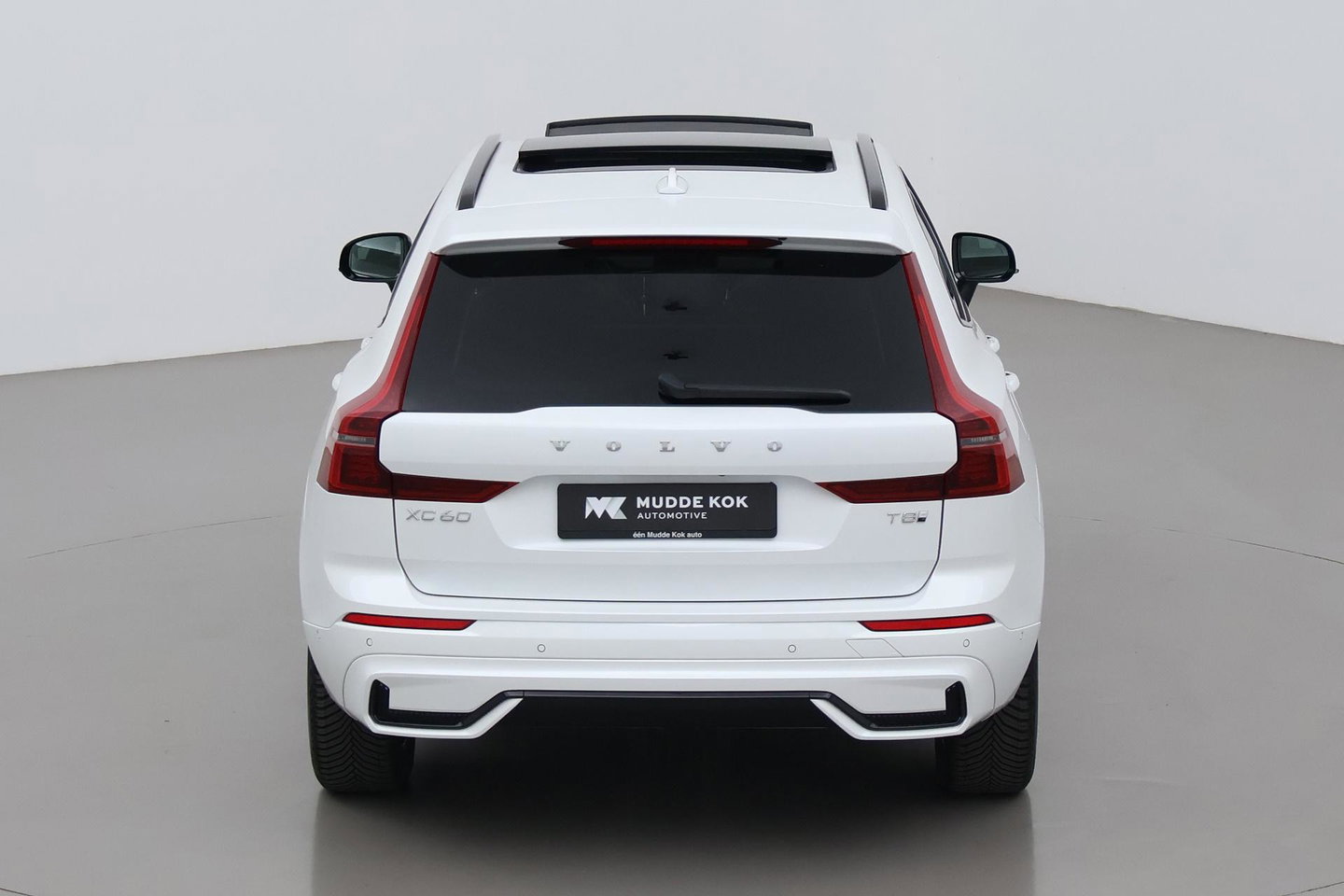 Volvo XC60 T8 Plug-in hybrid Plus Dark | ACC | Harman/Kardon | Panoramadak | Head-Up | Memory | Stoelventilatie