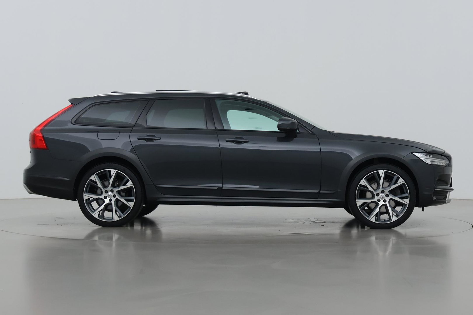 Volvo V90 Cross Country 2.0 D5 Pro | AWD | ACC | Panoramadak | 360° Camera | BLIS | Trekhaak | 21 Inch