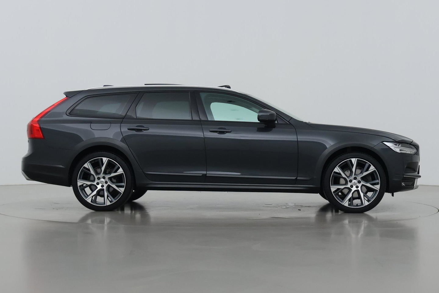 Volvo V90 Cross Country 2.0 D5 Pro | AWD | ACC | Panoramadak | 360° Camera | BLIS | Trekhaak | 21 Inch