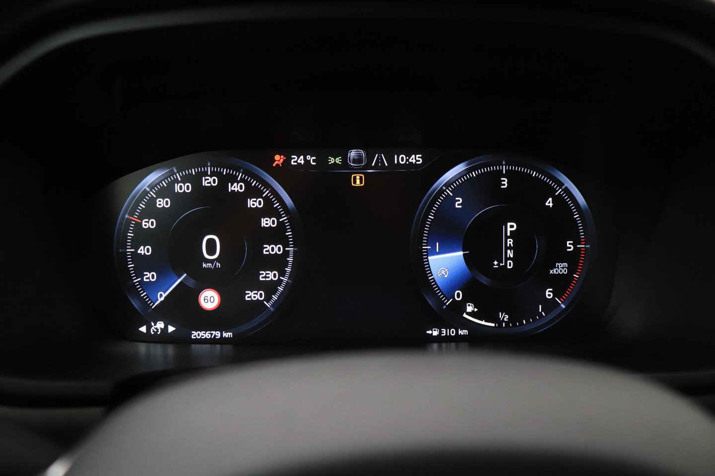 Volvo V90 Cross Country 2.0 D5 Pro | AWD | ACC | Panoramadak | 360° Camera | BLIS | Trekhaak | 21 Inch