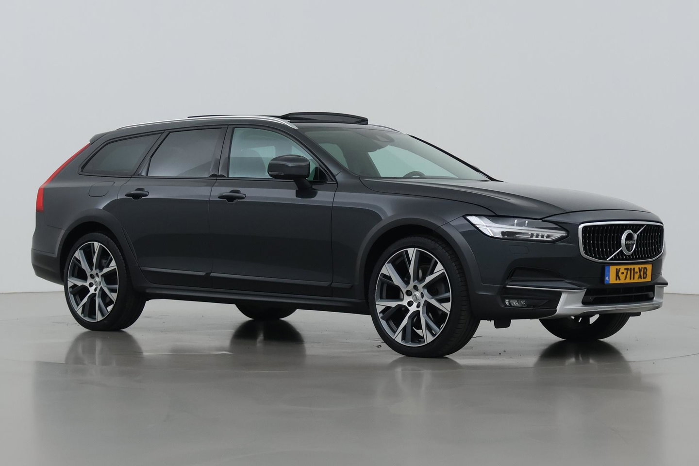 Volvo V90 Cross Country 2.0 D5 Pro | AWD | ACC | Panoramadak | 360° Camera | BLIS | Trekhaak | 21 Inch