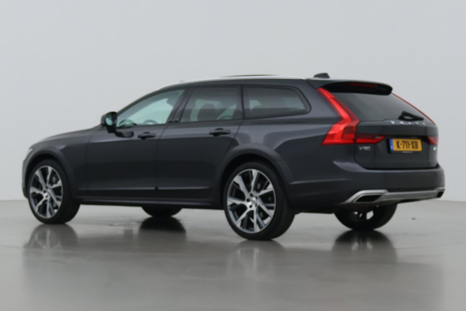 Volvo V90 Cross Country 2.0 D5 Pro | AWD | ACC | Panoramadak | 360° Camera | BLIS | Trekhaak | 21 Inch