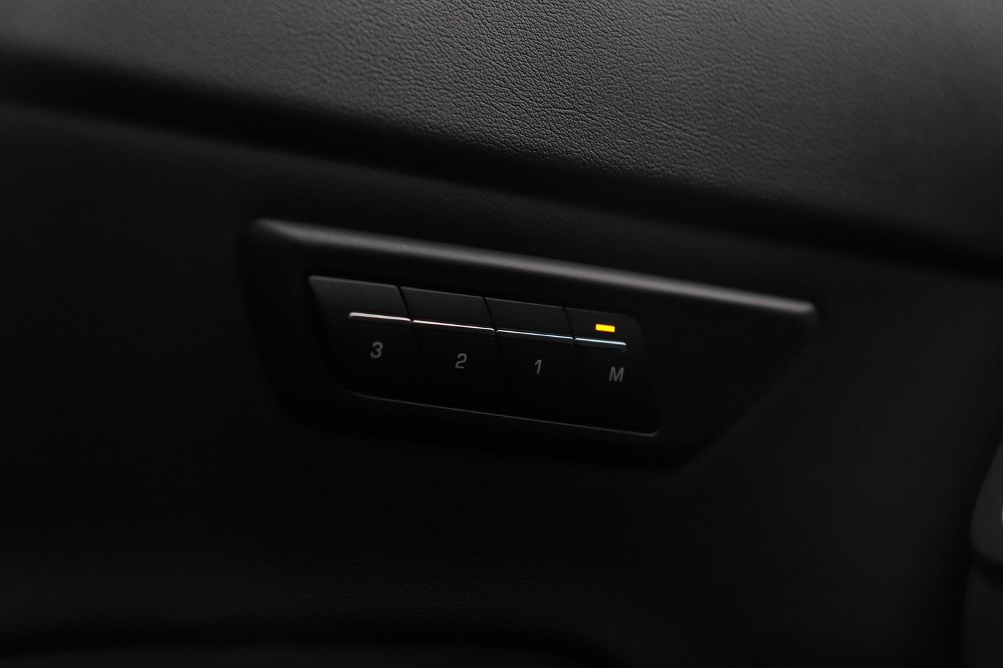 Jaguar E-PACE P300e R-Dynamic SE | Panoramadak | ACC | BLIS | Trekhaak | Getint Glas | Meridian Sound