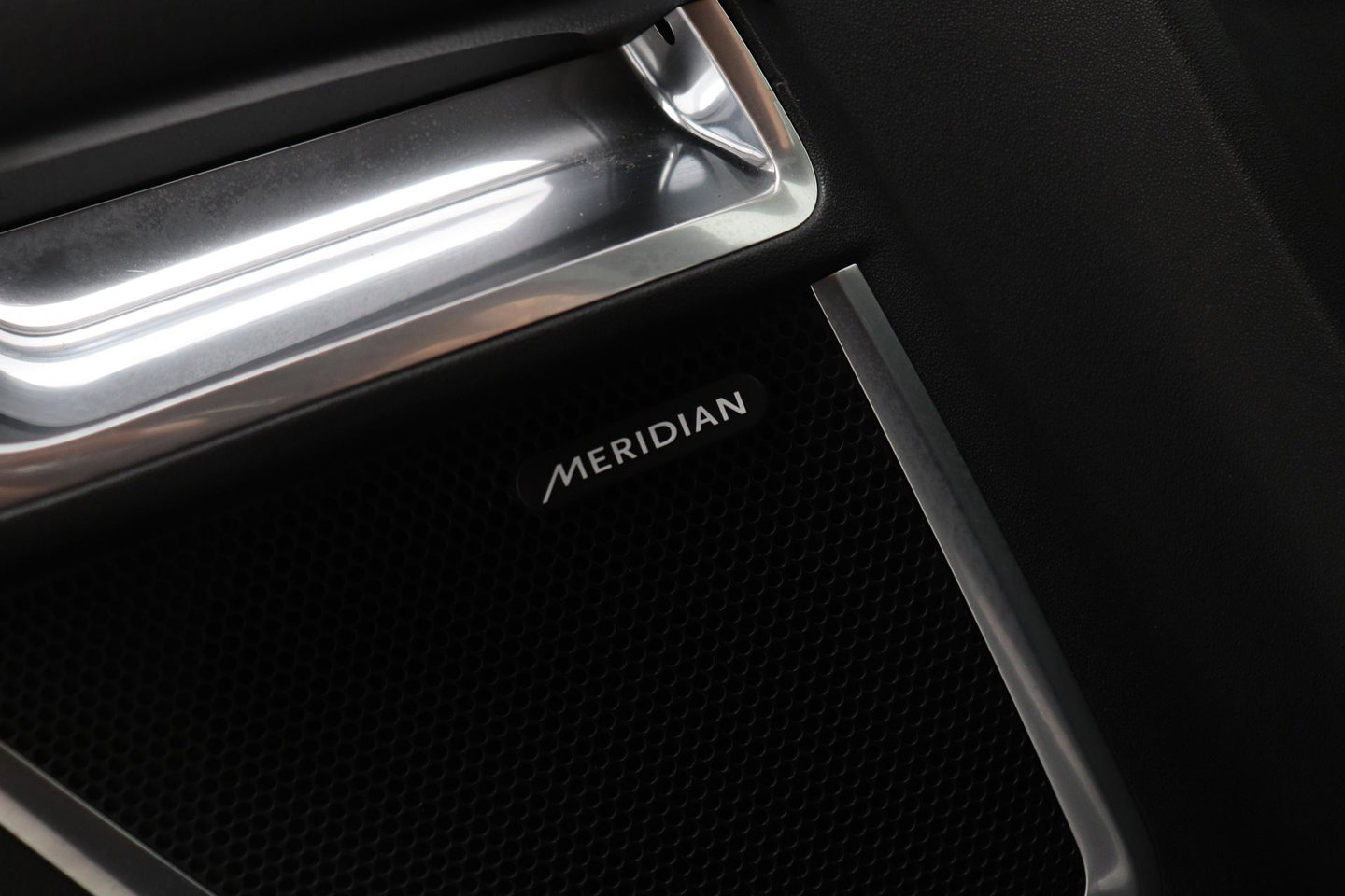 Jaguar E-PACE P300e R-Dynamic SE | Panoramadak | ACC | BLIS | Trekhaak | Getint Glas | Meridian Sound