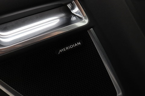 Jaguar E-PACE P300e R-Dynamic SE | Panoramadak | ACC | BLIS | Trekhaak | Getint Glas | Meridian Sound