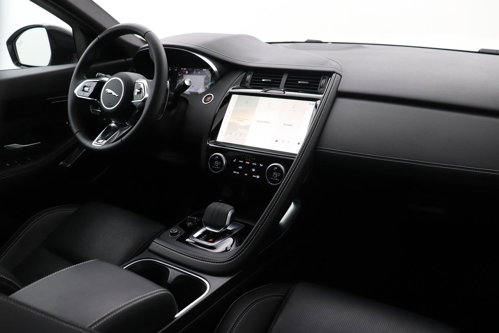 Jaguar E-PACE P300e R-Dynamic SE | Panoramadak | ACC | BLIS | Trekhaak | Getint Glas | Meridian Sound