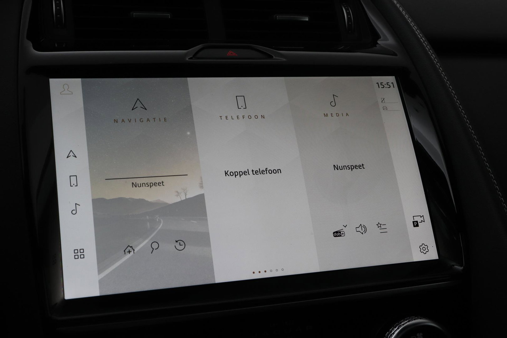 Jaguar E-PACE P300e R-Dynamic SE | Panoramadak | ACC | BLIS | Trekhaak | Getint Glas | Meridian Sound