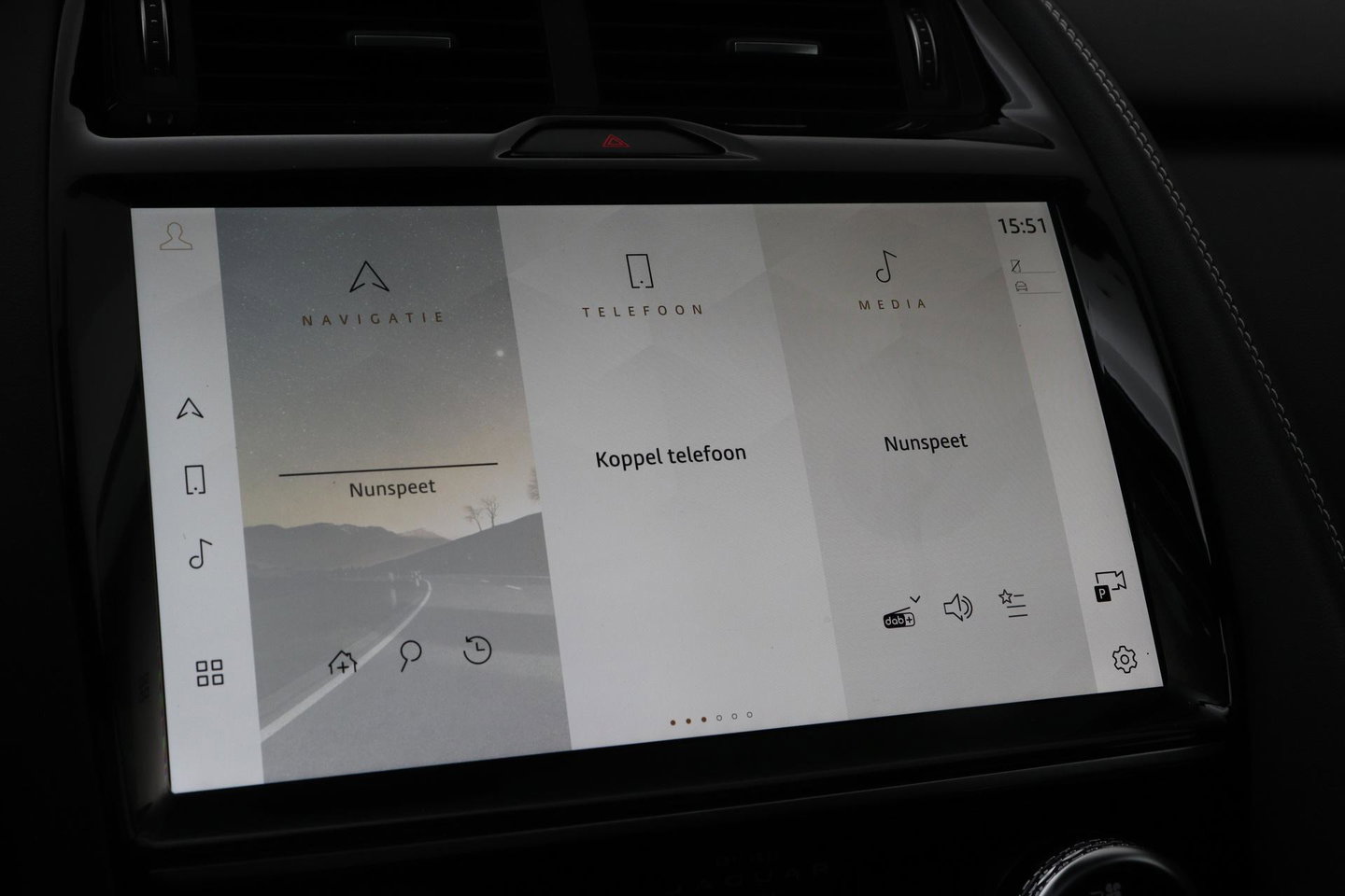 Jaguar E-PACE P300e R-Dynamic SE | Panoramadak | ACC | BLIS | Trekhaak | Getint Glas | Meridian Sound