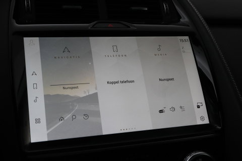 Jaguar E-PACE P300e R-Dynamic SE | Panoramadak | ACC | BLIS | Trekhaak | Getint Glas | Meridian Sound