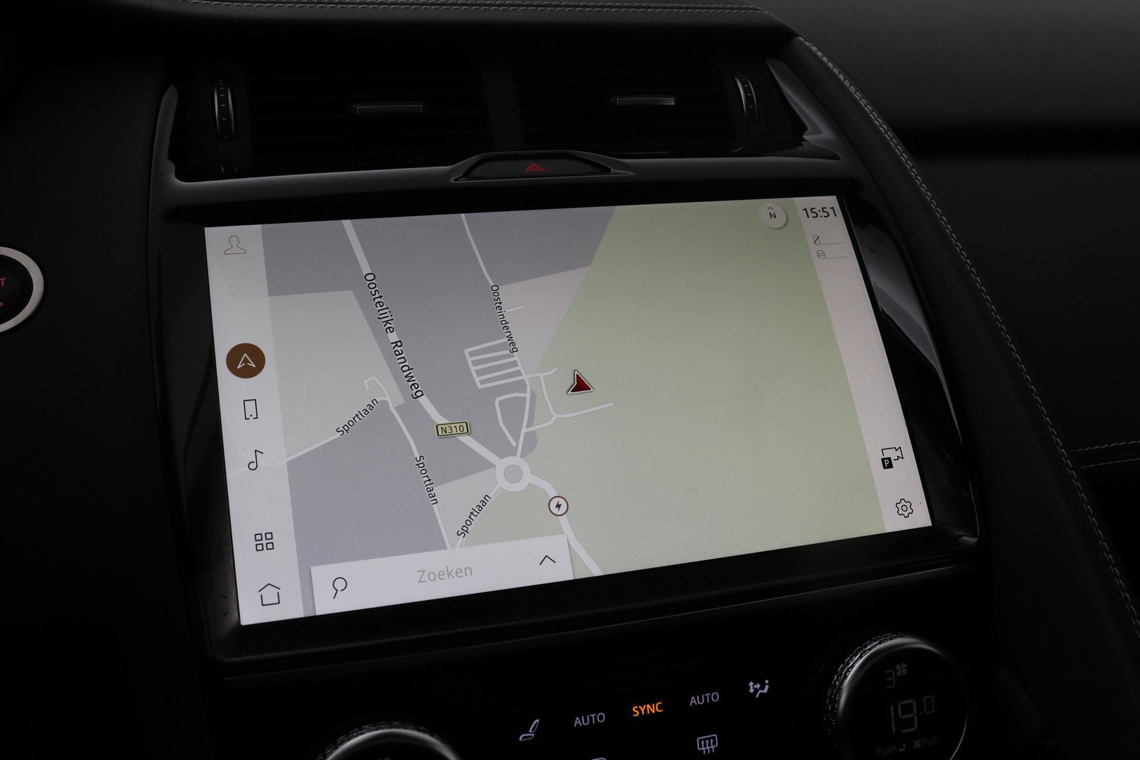 Jaguar E-PACE P300e R-Dynamic SE | Panoramadak | ACC | BLIS | Trekhaak | Getint Glas | Meridian Sound