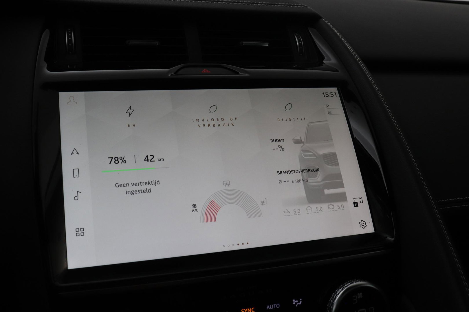 Jaguar E-PACE P300e R-Dynamic SE | Panoramadak | ACC | BLIS | Trekhaak | Getint Glas | Meridian Sound
