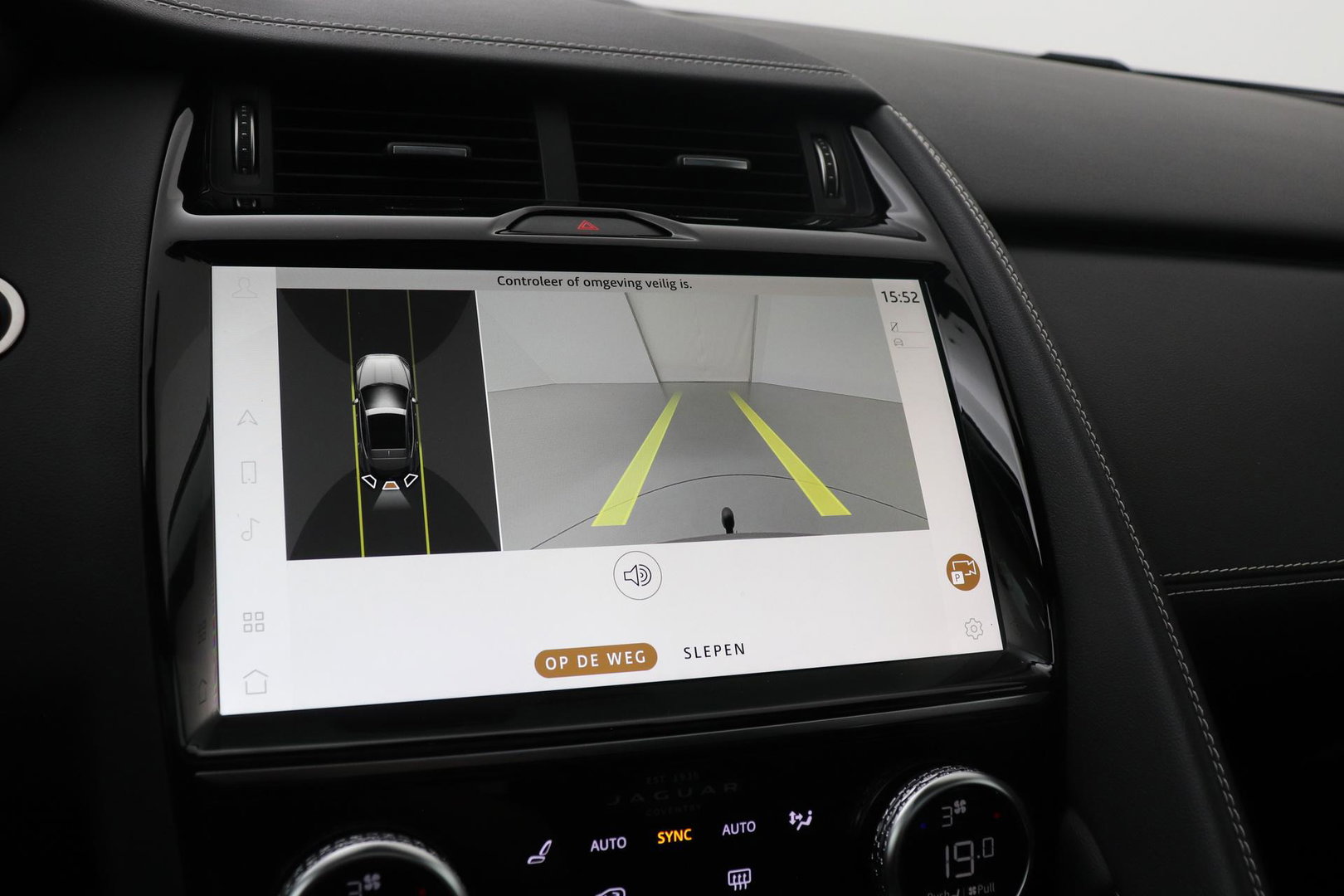 Jaguar E-PACE P300e R-Dynamic SE | Panoramadak | ACC | BLIS | Trekhaak | Getint Glas | Meridian Sound