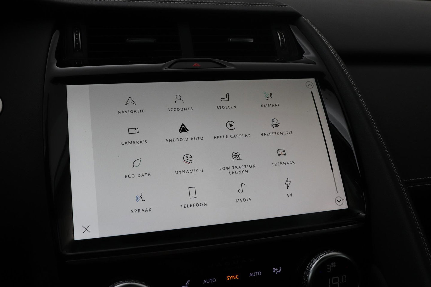 Jaguar E-PACE P300e R-Dynamic SE | Panoramadak | ACC | BLIS | Trekhaak | Getint Glas | Meridian Sound