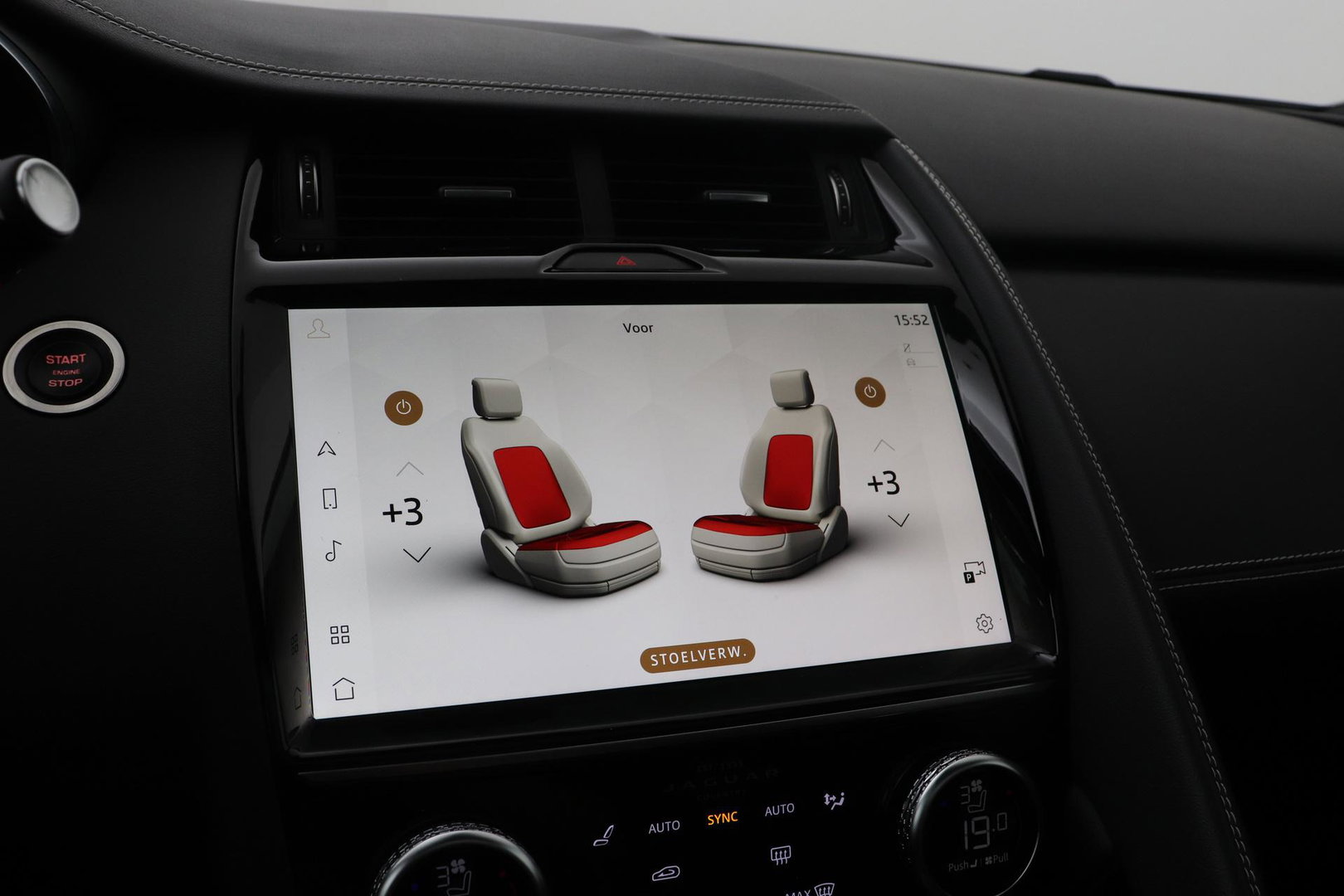 Jaguar E-PACE P300e R-Dynamic SE | Panoramadak | ACC | BLIS | Trekhaak | Getint Glas | Meridian Sound