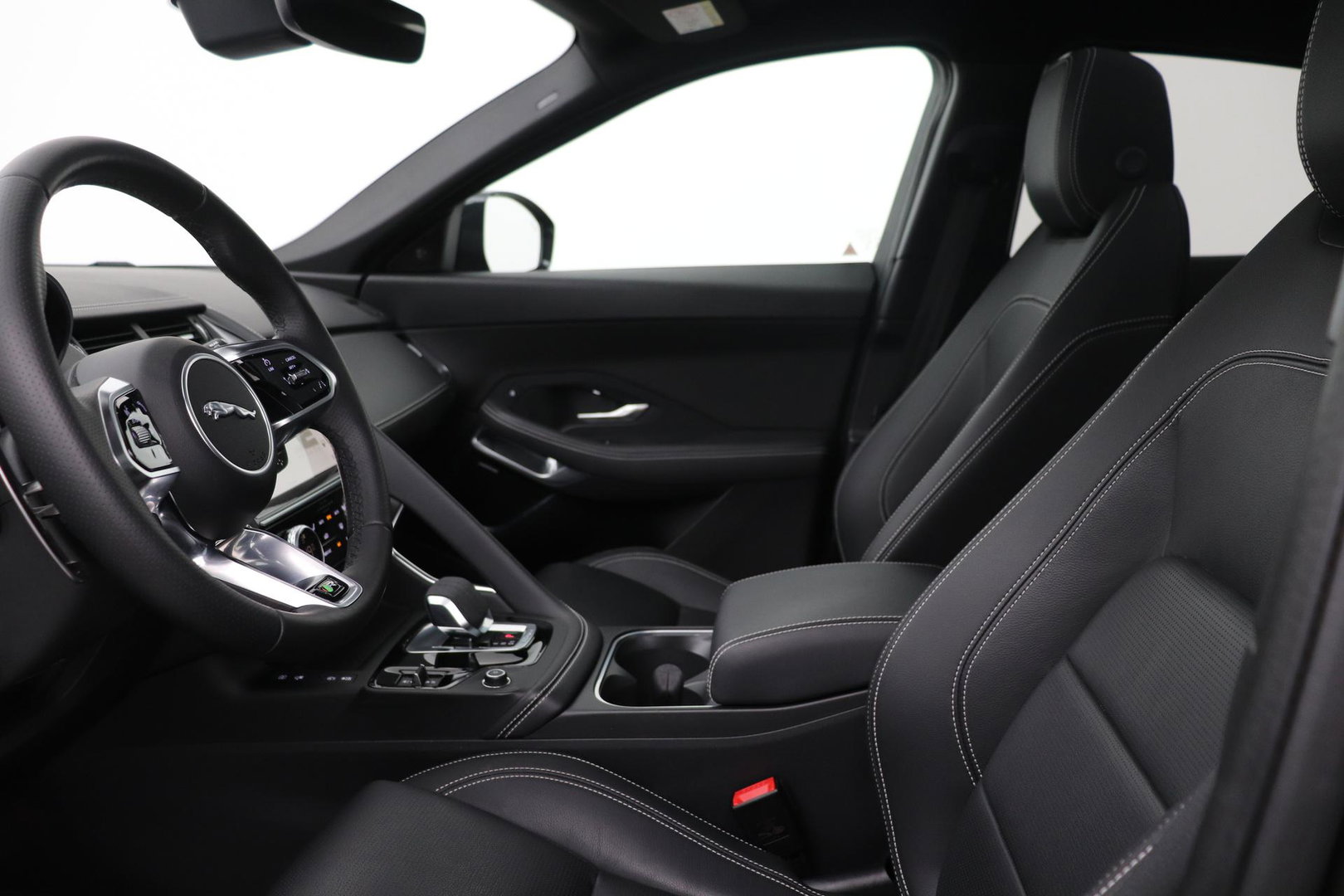 Jaguar E-PACE P300e R-Dynamic SE | Panoramadak | ACC | BLIS | Trekhaak | Getint Glas | Meridian Sound