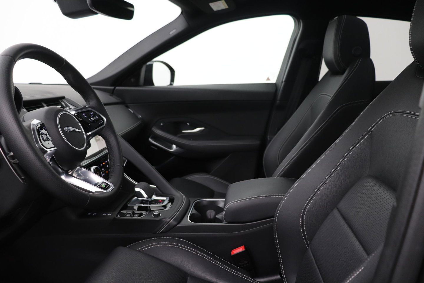 Jaguar E-PACE P300e R-Dynamic SE | Panoramadak | ACC | BLIS | Trekhaak | Getint Glas | Meridian Sound